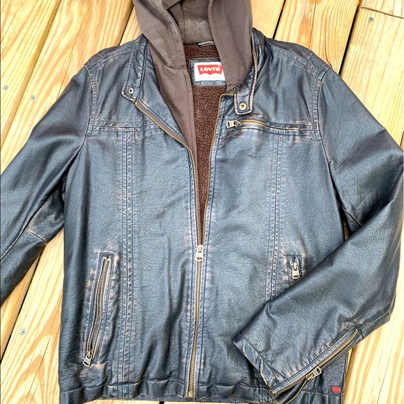 Levi’s Men’s Distressed Leather Jacket (M)